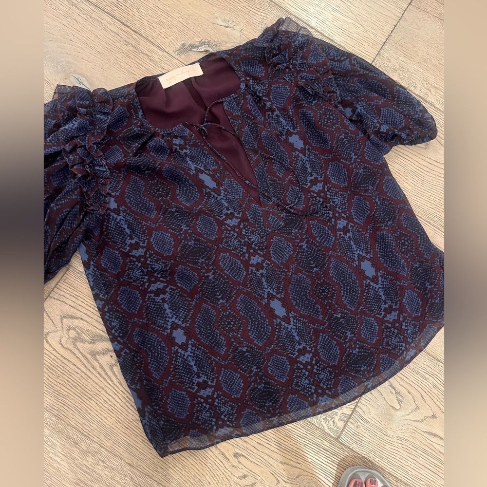 Fall inspired, short sleeve blouse